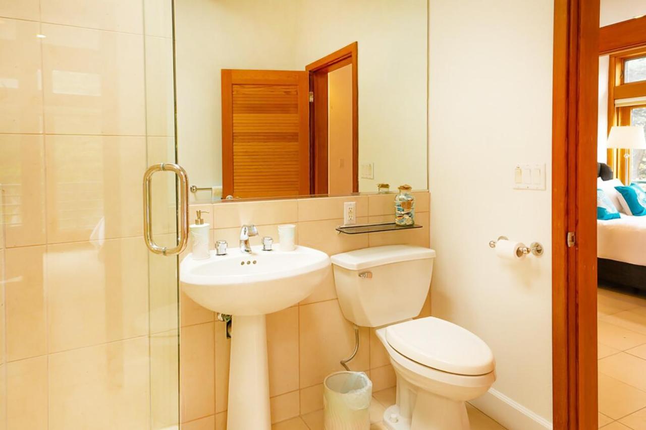 Luxury Beachfront Penthouse Walk To The Beach Restaurants Entertainment ฮาล์ฟมูนเบย์ ภายนอก รูปภาพ