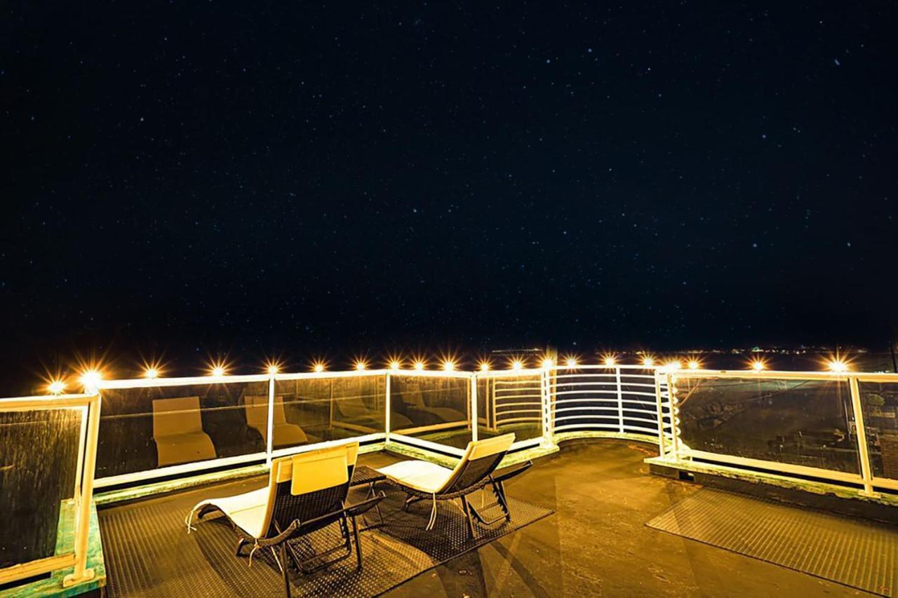 Luxury Beachfront Penthouse Walk To The Beach Restaurants Entertainment ฮาล์ฟมูนเบย์ ภายนอก รูปภาพ